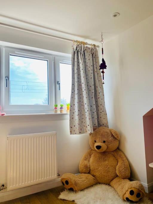 3 Bedroom Well Connected Family Home Free Parking Edimburgo Exterior foto